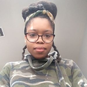 Meet your Posher, Yolanda